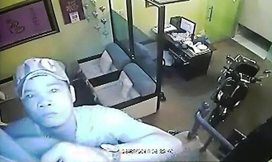 Bắt tên trộm đột nhập nhà tiến sĩ Huỳnh Văn Sơn nhờ camera quan sát