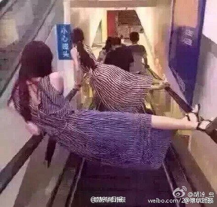 Dở khóc dở cười cách đi thang cuốn mới của người dân Trung Quốc